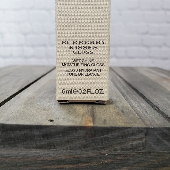 burberry Kisses Gloss Wet Shine Military Red NIB - Picture 6 of 6
